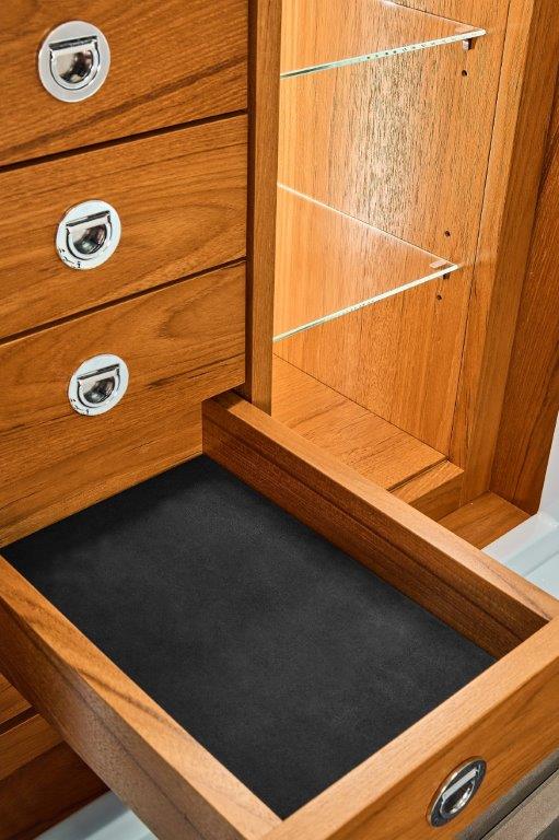 Prémiový trezor „Veterná ružica“ – trieda I, interiér teak, lesklá Aquablue