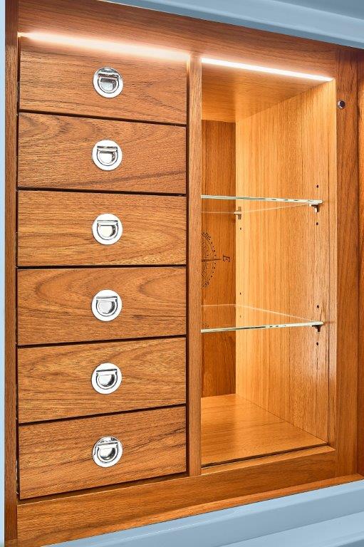 Prémiový trezor „Veterná ružica“ – trieda I, interiér teak, lesklá Aquablue